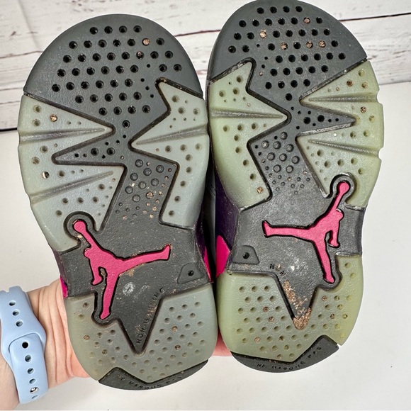 Air Jordan | Light Gray with Black Patent Hi Tops | Baby size 5 - Picture 6 of 13